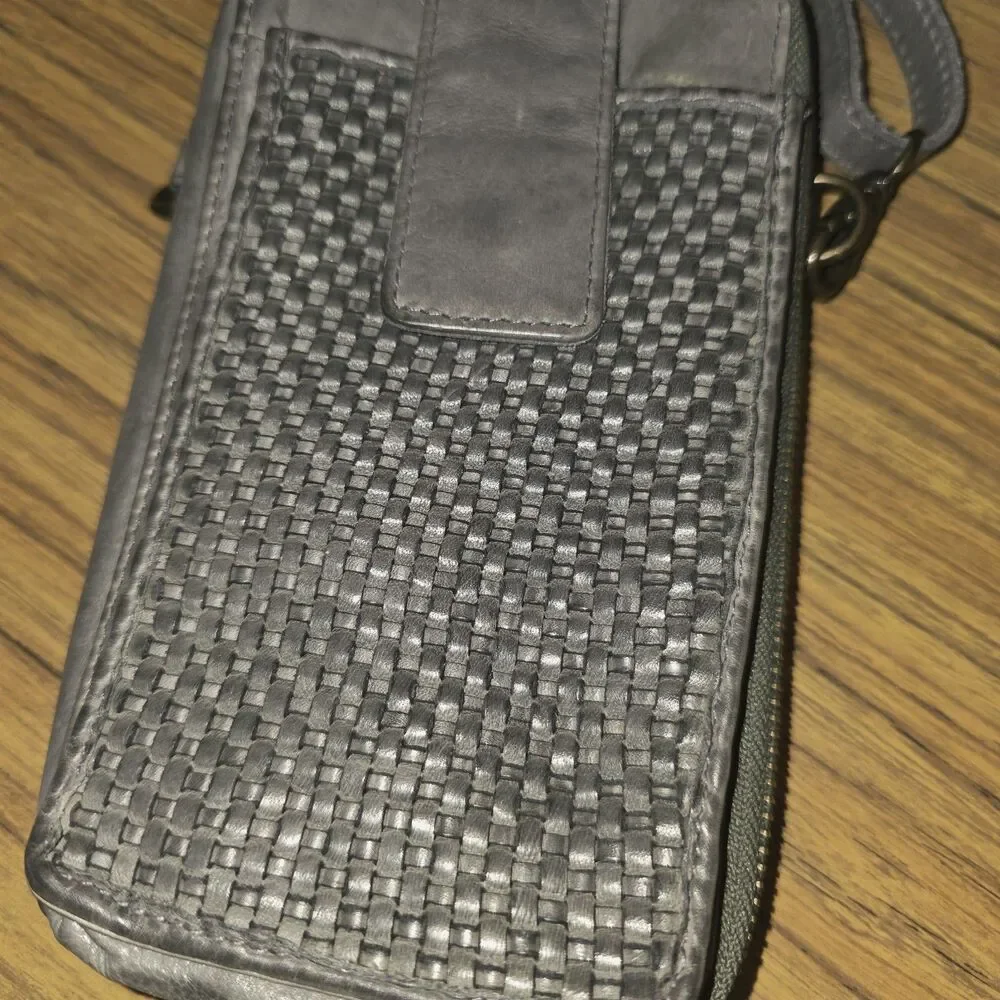 MILO ELLA Gray Leather Crossbody Multi Compartment Wallet Vacation Travel Canada